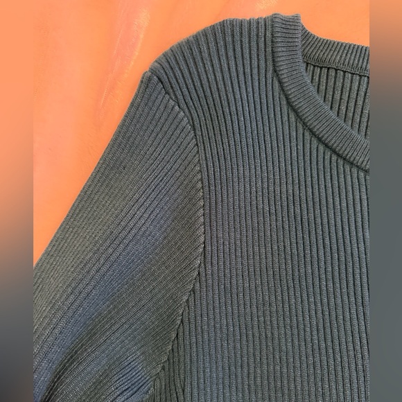 Elegant Blue Knit Dress - Picture 9 of 11